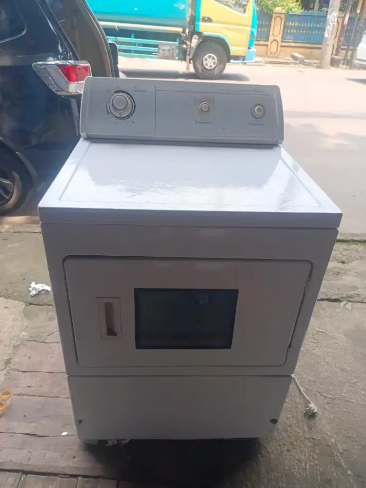 Mesin pengering dryer merek Whirpoll speed queen