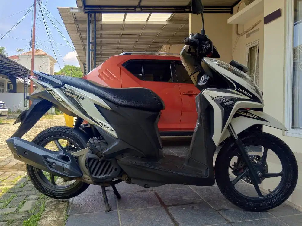 Honda Vario 125 2014 Putih – Mesin Halus, Orisinil, Siap Pakai!