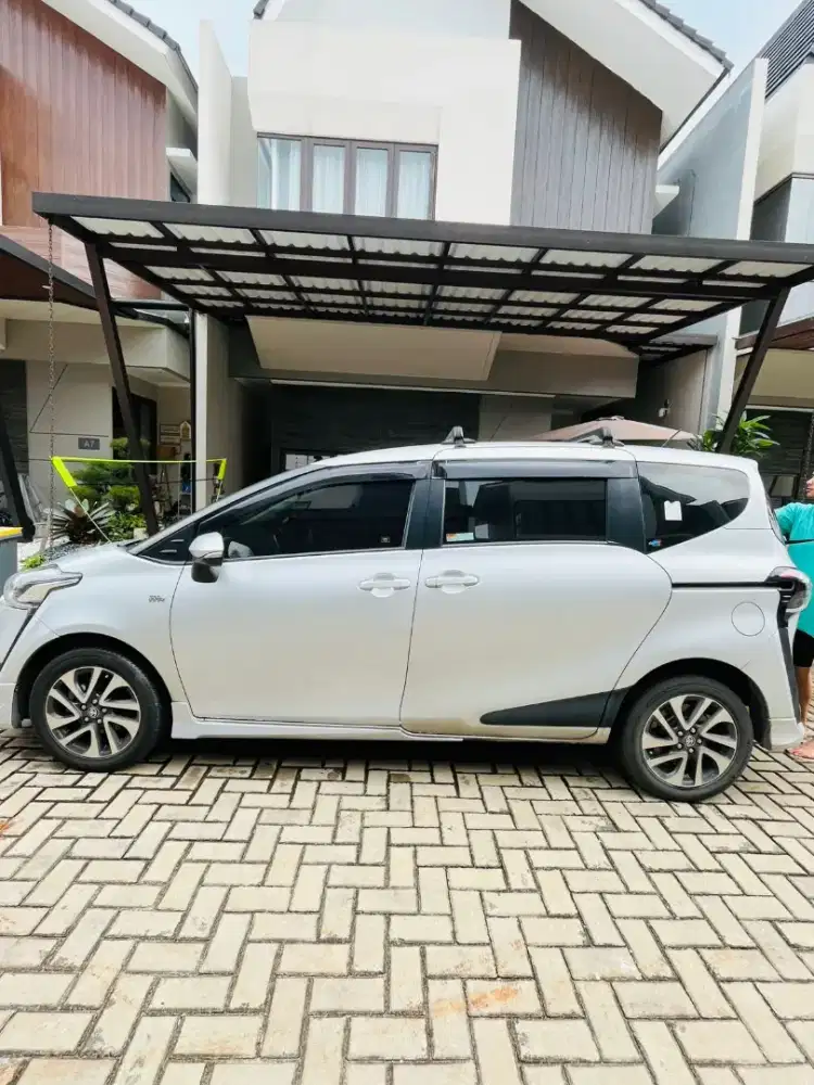 Dijual toyota sienta tipe q 2017