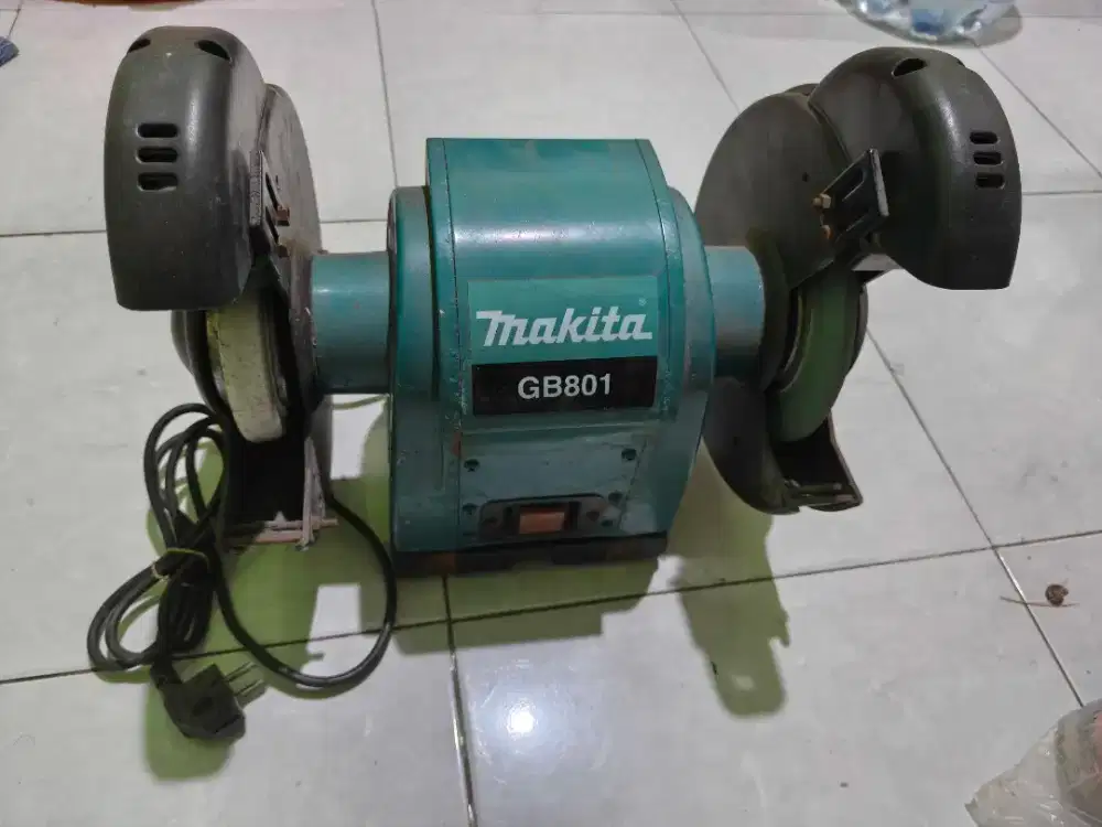 Gerinda duduk makita GB801
