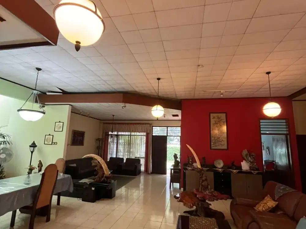Rumah di Jalan utama Villa melati mas cocok buat kantor