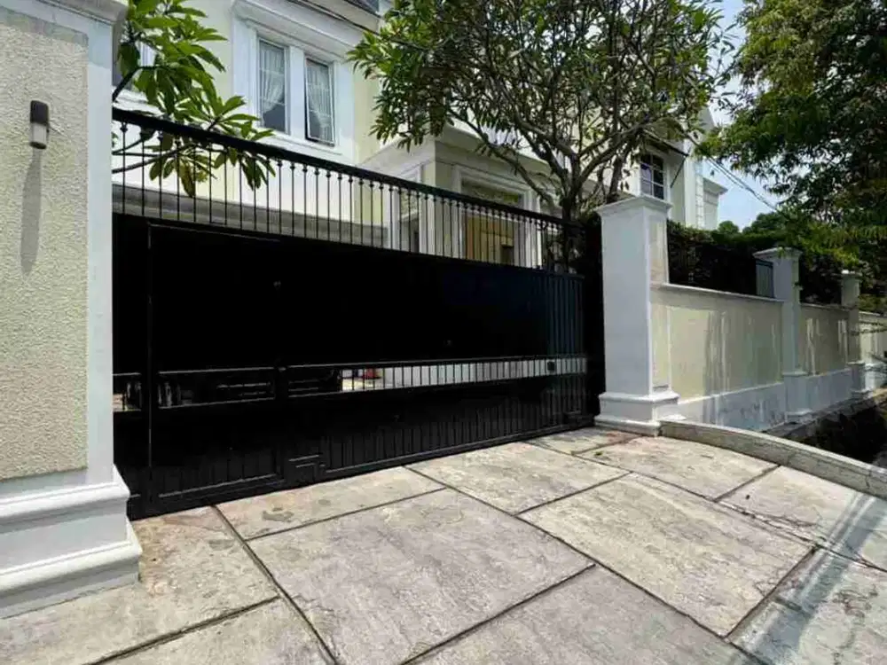 Dijual rumah mewah design classik terawat siap huni di cipete