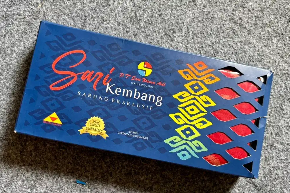 Sarung Sari Kembang Merah