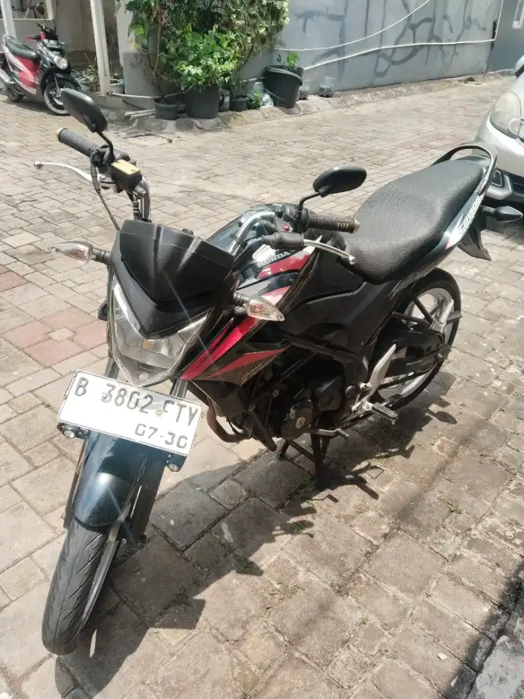 Jual cepat Honda CB150R Tahun 2014 Pajak Panjang Siap Pakai