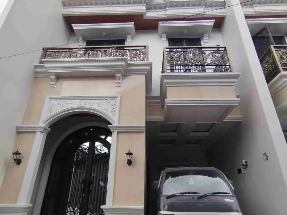 dijual rumah new dengan desain American Classic ( 2 lantai  ) di Jagakarsa - Jakarta selatan