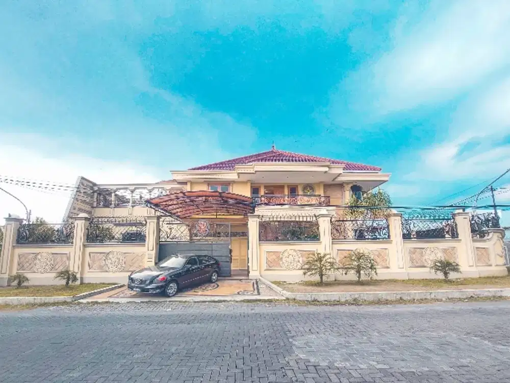 Rumah Mewah sultan 2lantai solobaru dekat Mall