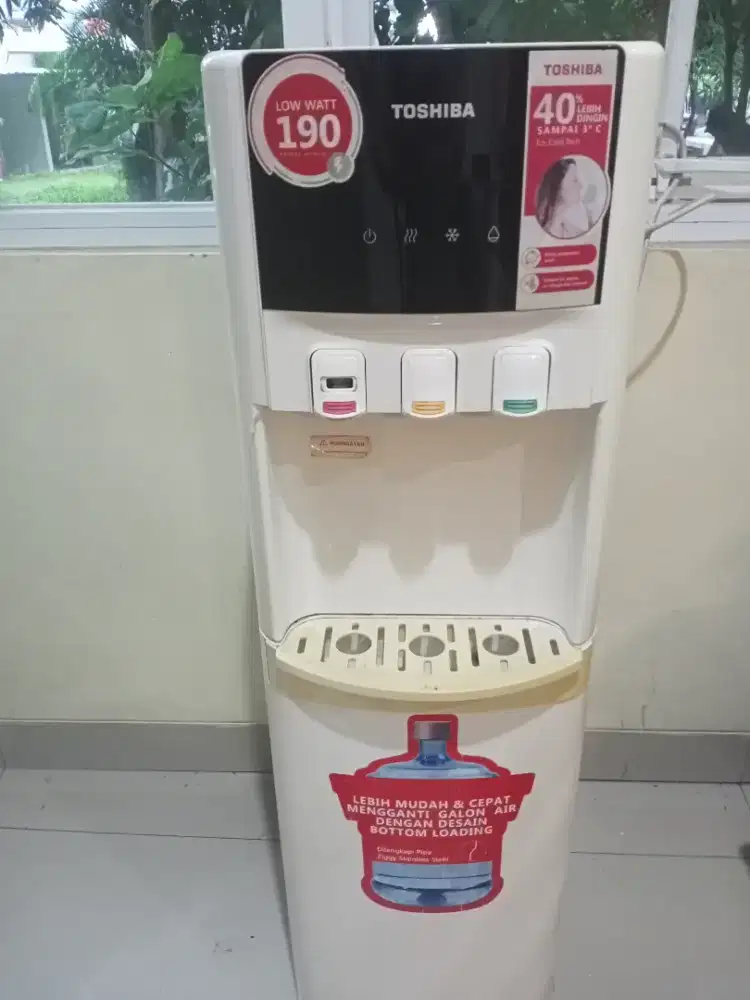 Disfenser galon dibawah merk Toshiba spt baru