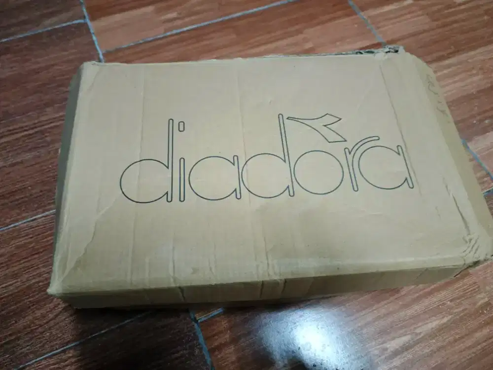 Sepatu Diadora Kobain Diaca