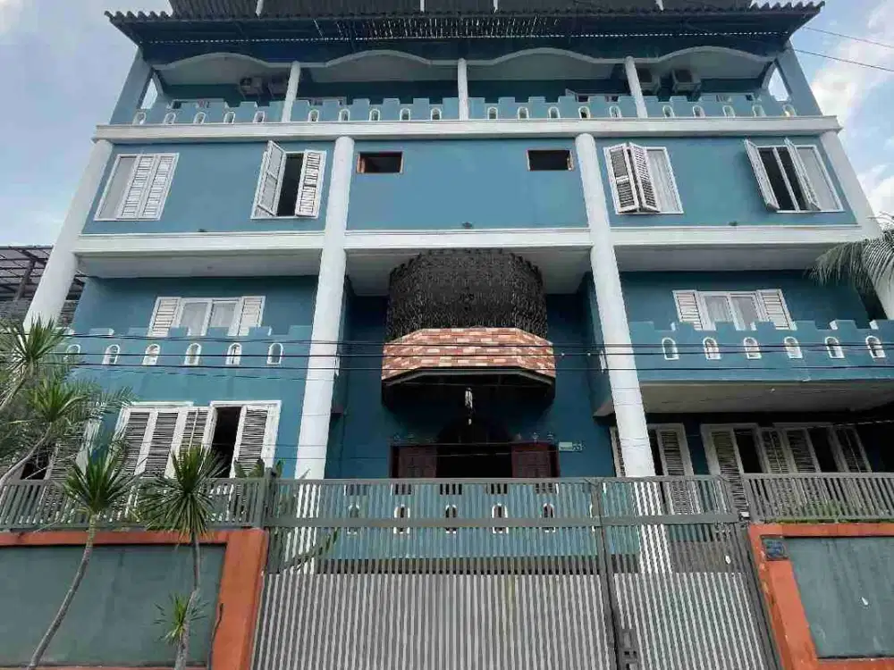 KOST BEROPERASI DENGAN KONSEP MODERN ETNIK DI PONDOK INDAH

STRATEGIS :
- Gandaria City Mall
- ⁠Pondok Indah Mall
- ⁠Pakubuwono Area
- ⁠Sudirman Area
- ⁠Permata Hijau Area
- ⁠Bintaro Area

SPESIFIKASI KOST :
- Luas Tanah 517 m2
- ⁠Bangunan 2.250 m2
- ⁠Ban