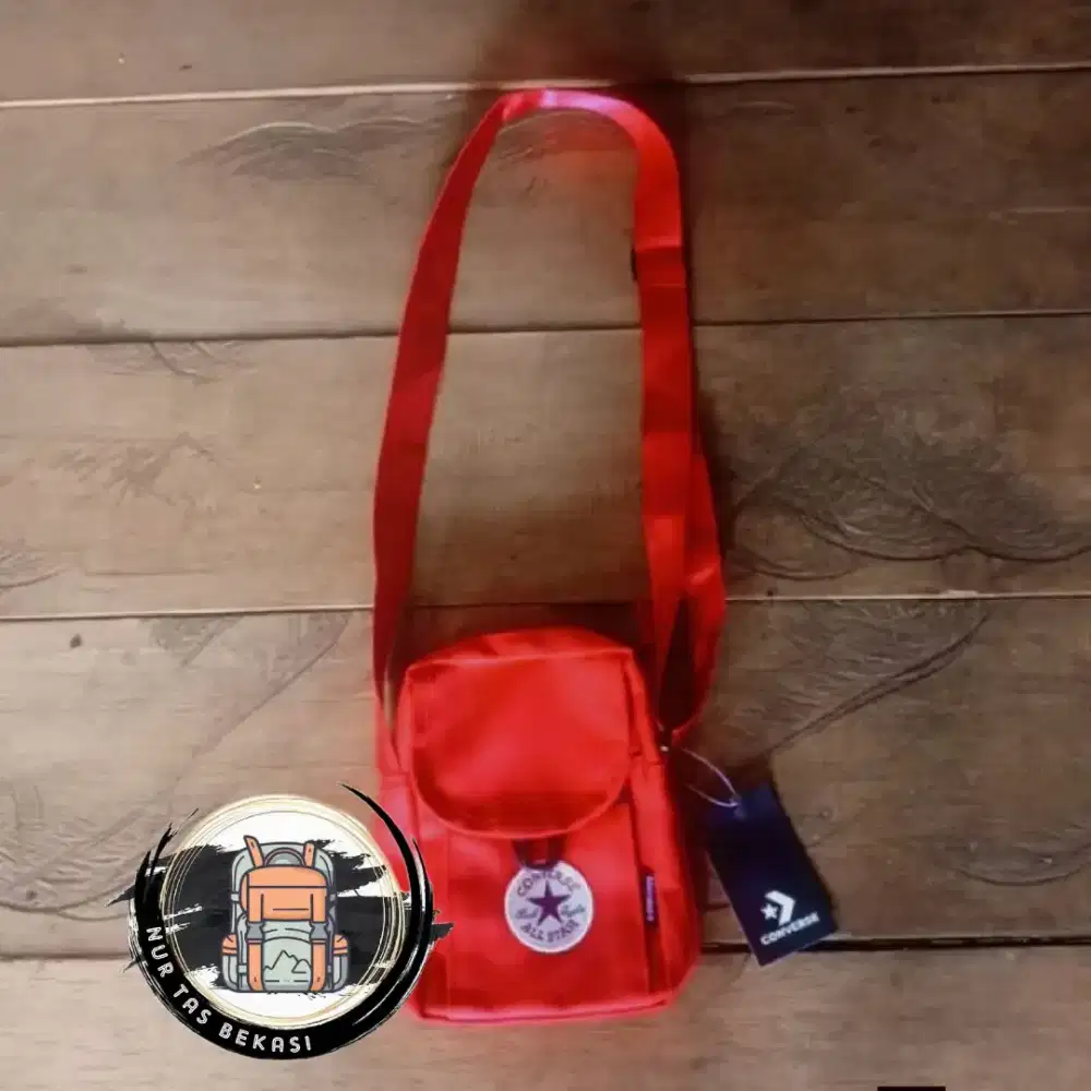 Tas selempang consverse merah