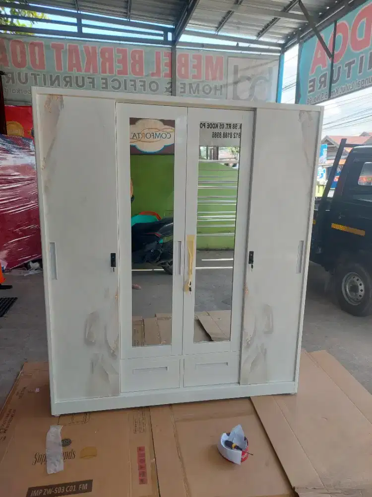 Lemari besi 4pintu