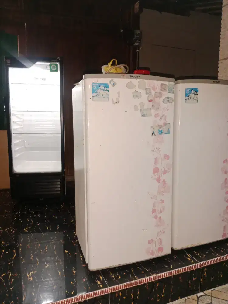 Kulkas bekas rusak