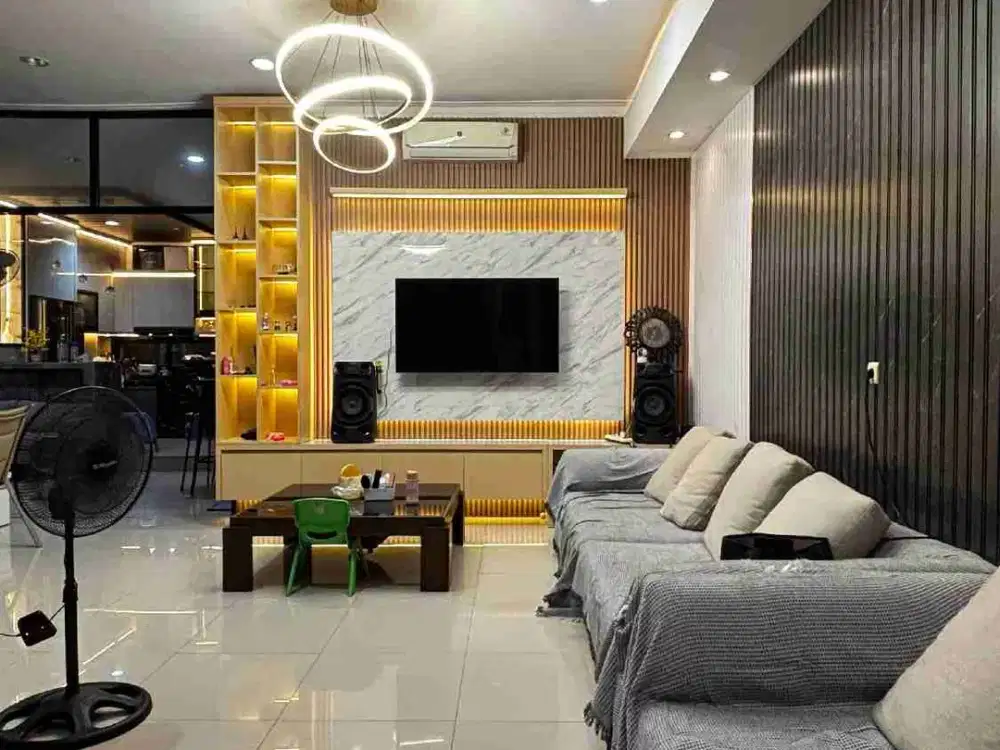 dijual murah rumah 3 lantai 1 m