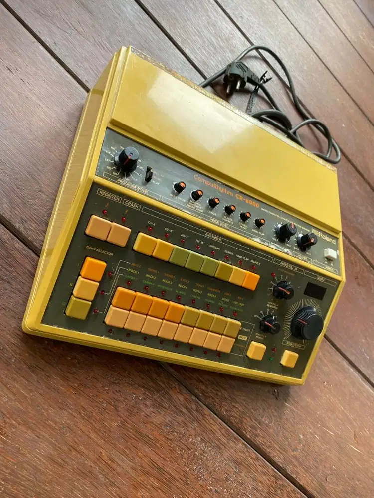 Roland CR8000 Compurhythm. Drum Machine