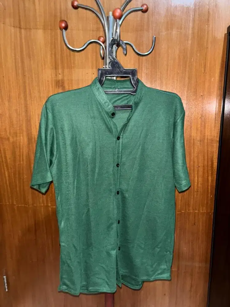 Kemeja Pria Hijau Botol