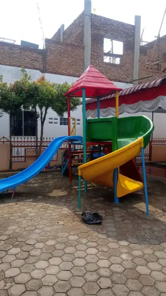 Playground indoor atau outdoor