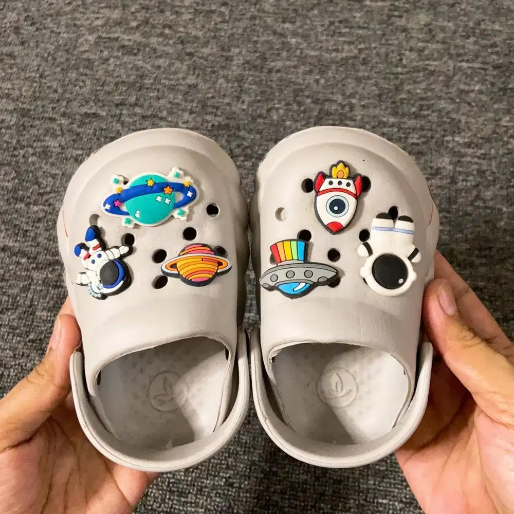 SEPATU SENDAL BAIM ANAK KARAKTER UMUR 1-2 TAHUNAN SIZE 20 SECOND NEGO