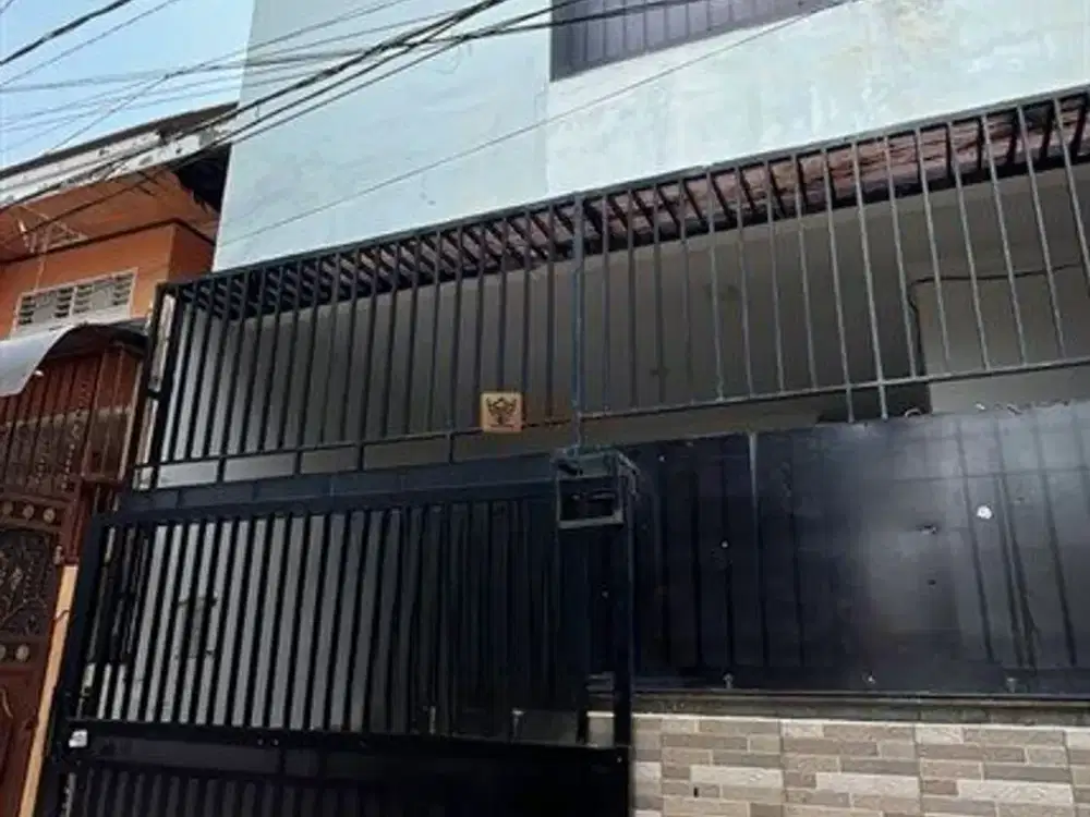 Strategis Jual Rumah Kost 3 Lantai Unfurnished Akses Dekat Mall Central Park, Neo Soho, Ciputra Citraland, Taman Anggrek di GG. Manggis Tanjung Duren