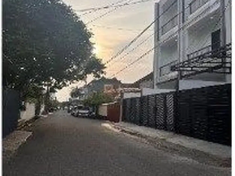 Strategis Jual Rumah 3 Lantai Unfurnish Dekat ke Mall Central Park, Citraland, Taman Anggrek Rumah di Angsana Raya Duri Kepa