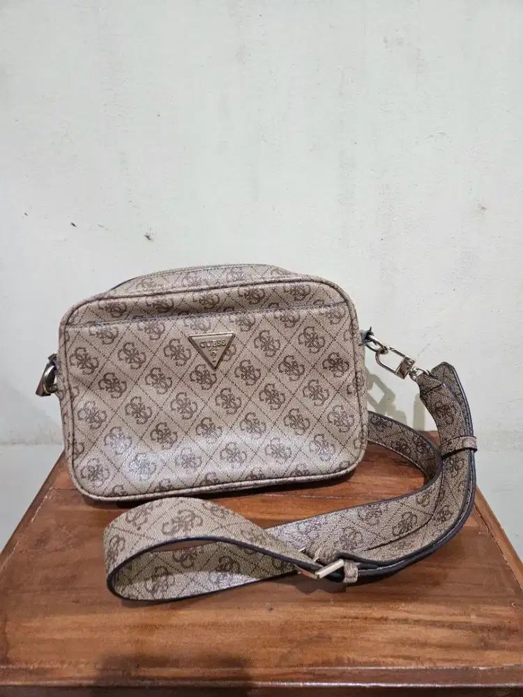 Tas Guess cokelat