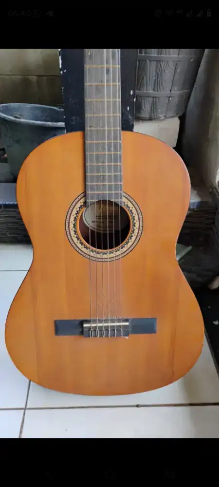 Dijual gitar valencia