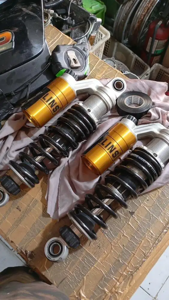 Shock Ohlins ukuran 320 Genuine / Asli Bekas pakai di Harley Davidson