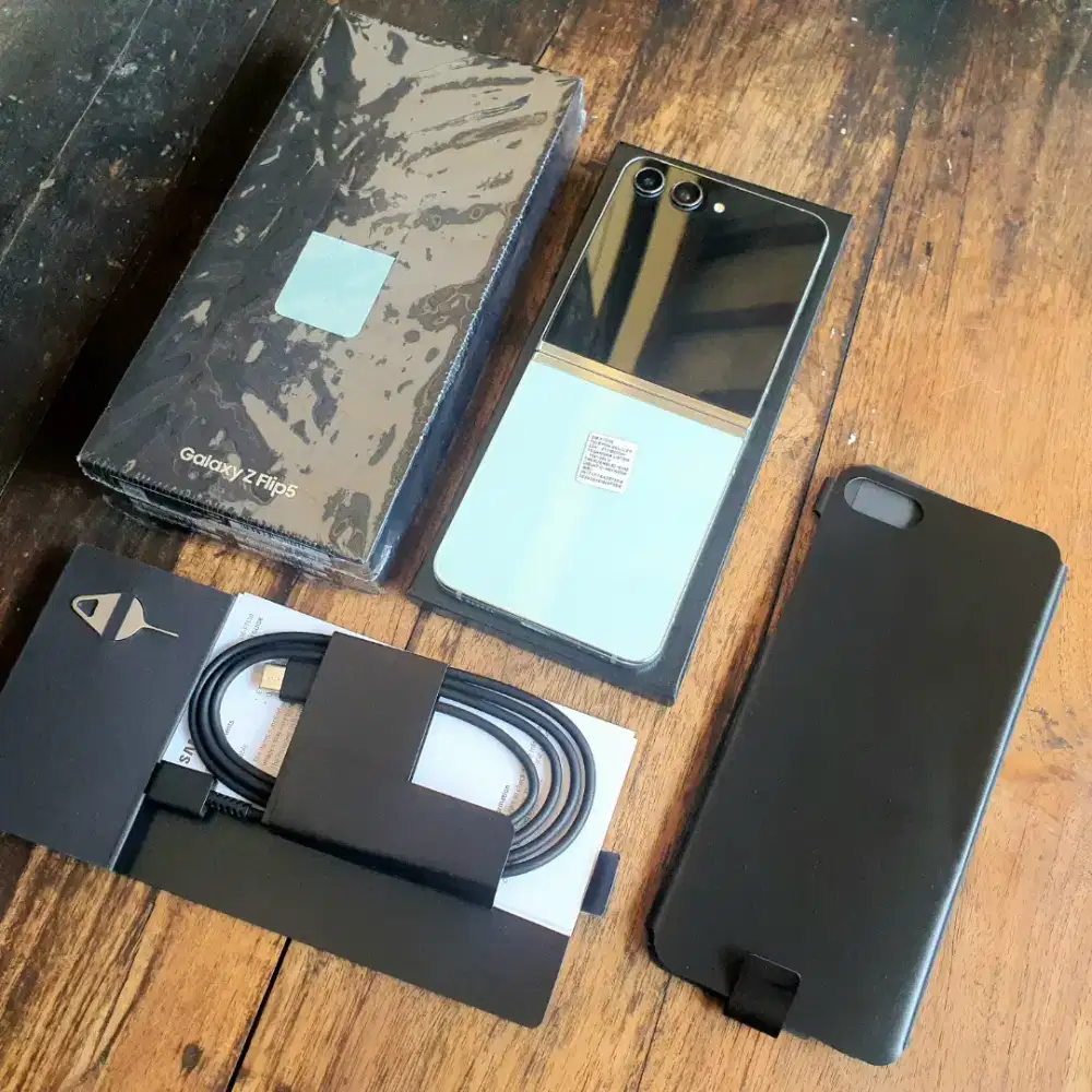 Samsung Z Flip5 5G 512 GB Like New SEIN Galaxy Z Flip 5 Mint