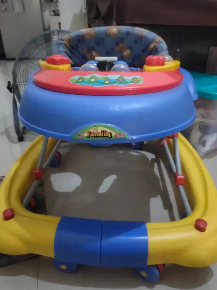 Baby walker Family bisa ayunan, kondisi bersih terawat