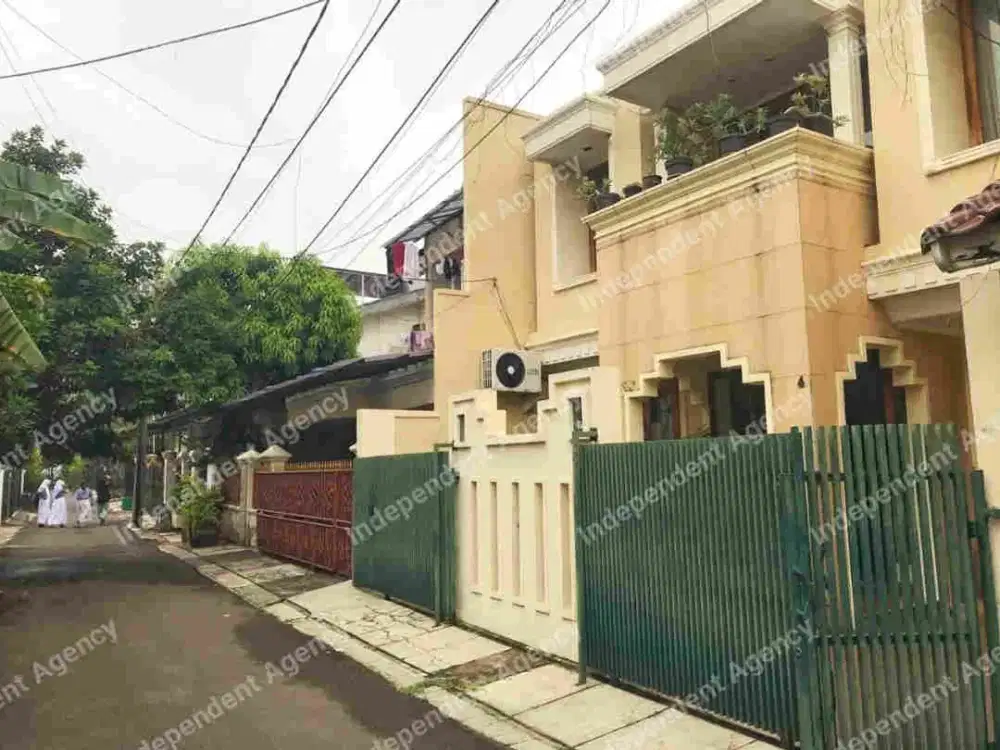 RUMAH MEGAH DI GUDANG PELURU KEBON BARU TEBET