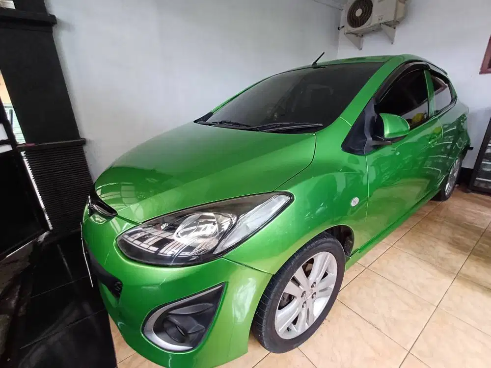 Mazda 2 tahun 2011