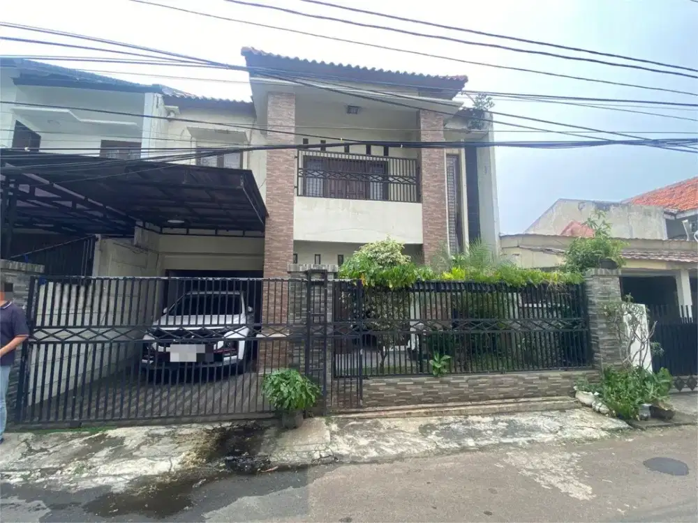 Rumah 2 Lantai di Lapangan Roos Tebet, Hanya 3 Menit ke Kokas