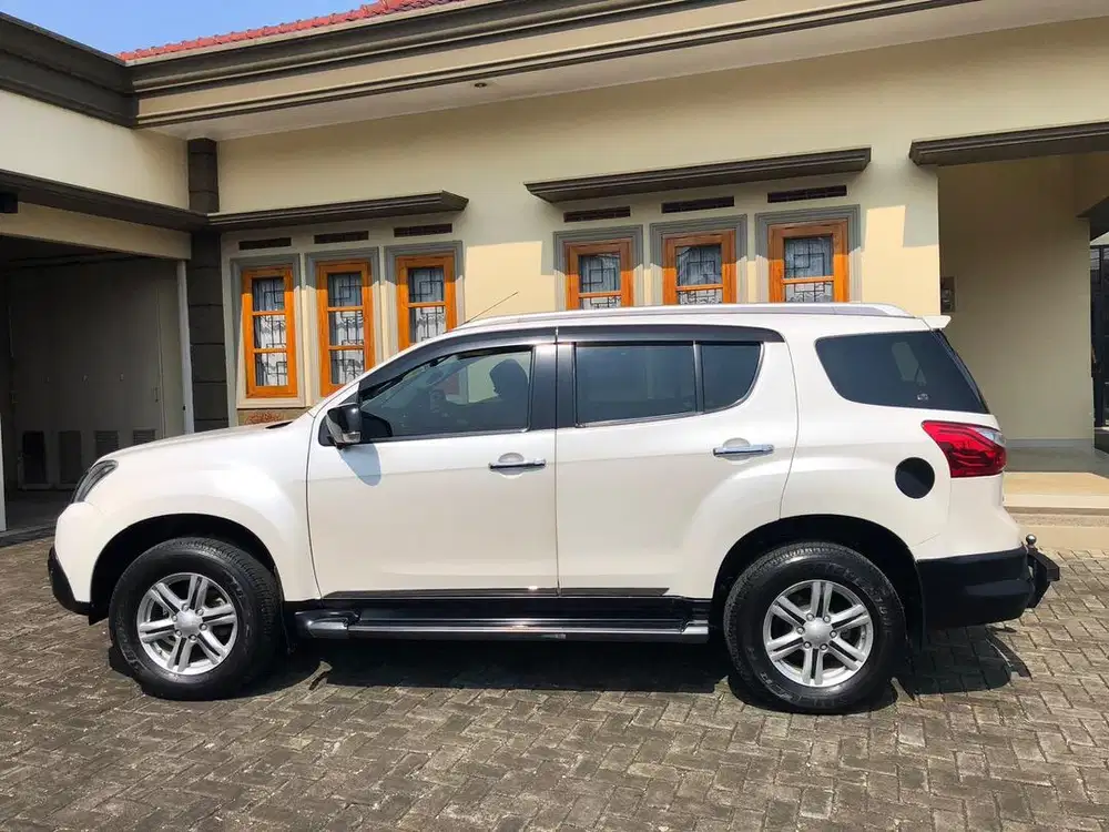 DIJUAL ISUZU MU-X 4X2 AUTOMATIC
