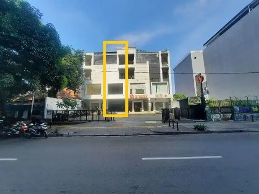 Disewakan Ruko 4 lantai , Luas 330m2 di Bulungan  Blok M