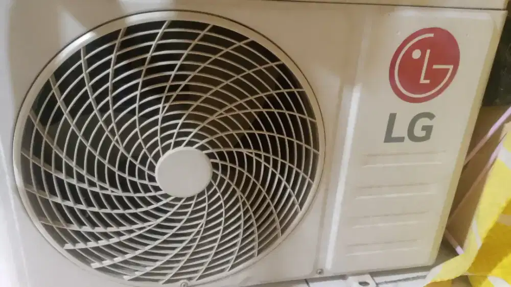 AC LG like new 1/2 PK