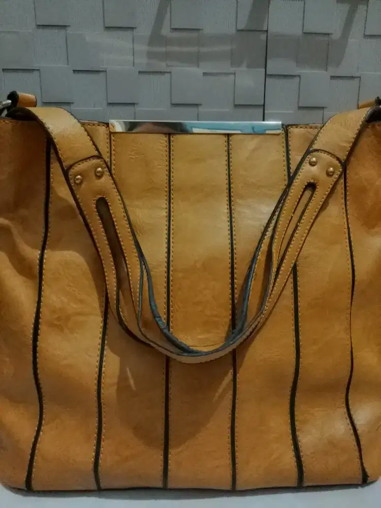 Dijual Tas kulit mustard