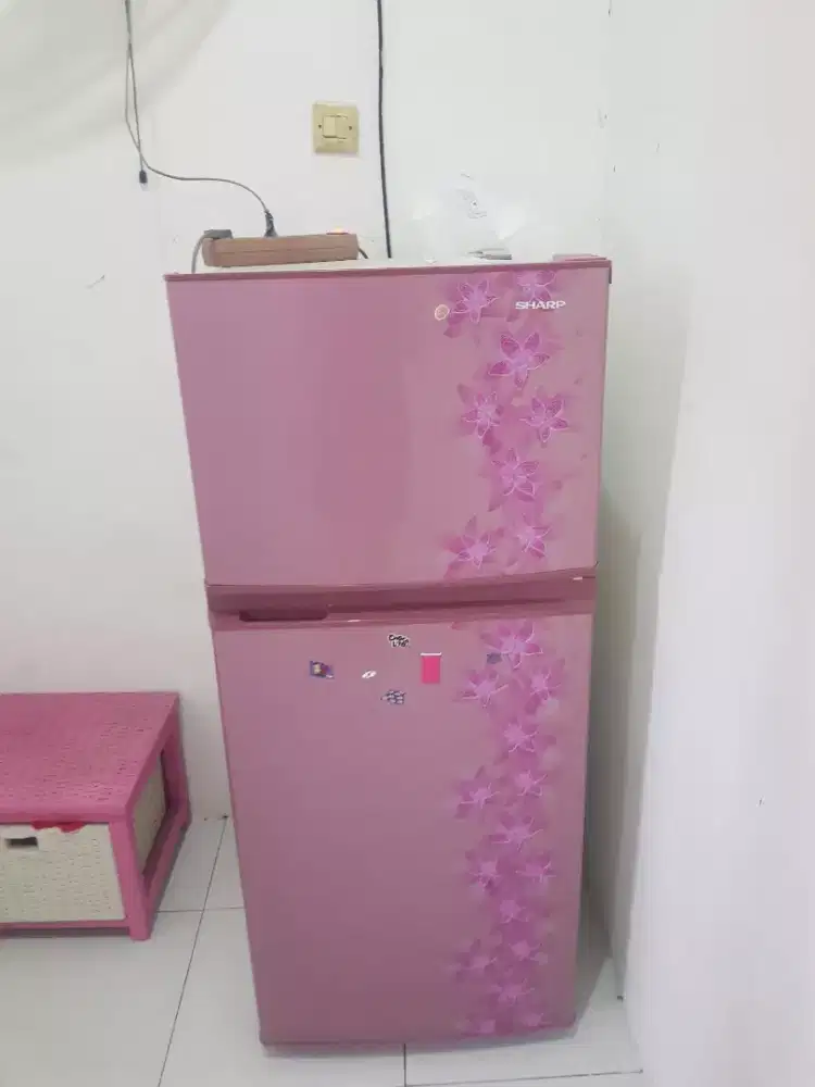 Di jual kulkas 2 pintu