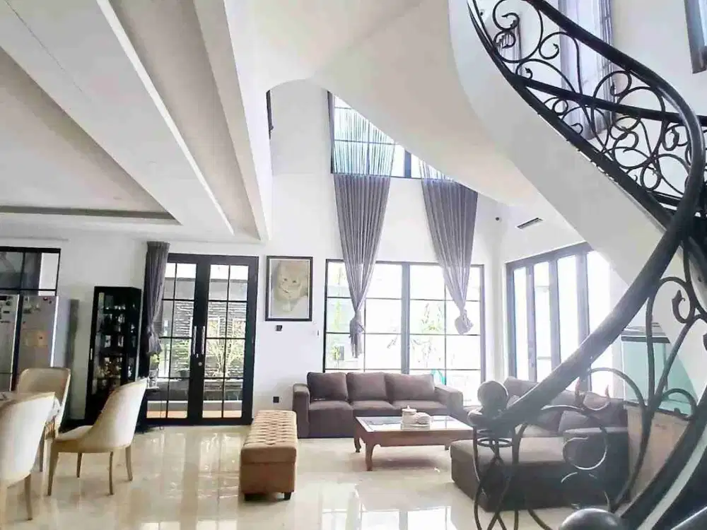 DIJUAL RUMAH MEWAH 2 LANTAI POSISI KULDESAK DI CLUSTER DEPAN KOTA WISATA, DEKAT TOL!