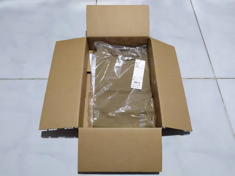 Kaos Uniqlo AIRism Katun T-Shirt Ukuran XL Warna Cokelat