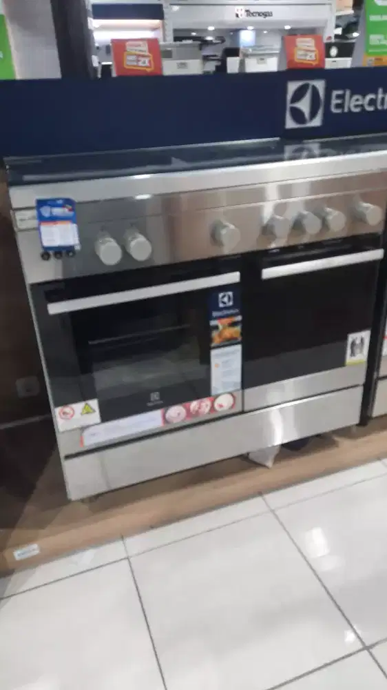 Electrolux frees tanding cooker