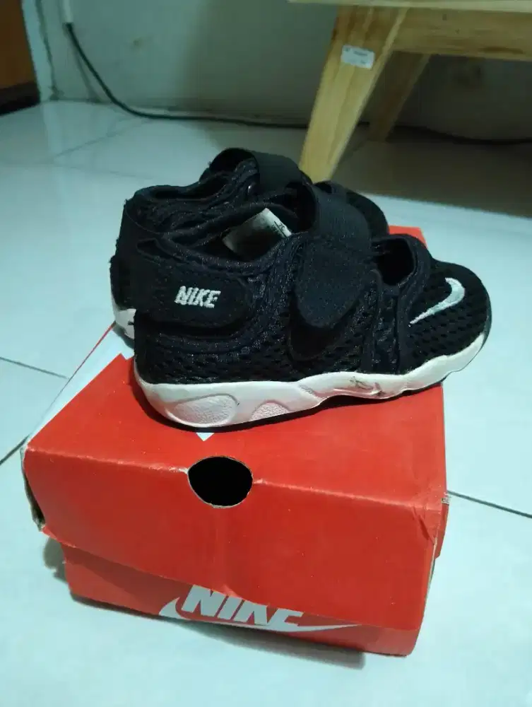Nike black anak size 23.5