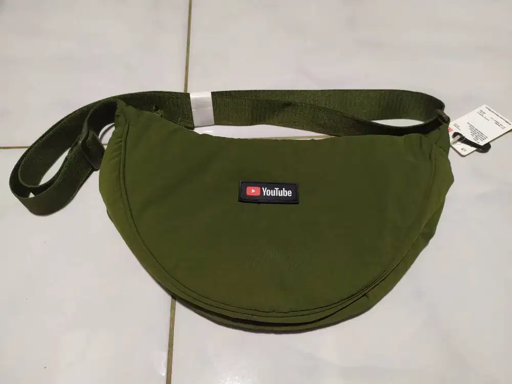Tas Bahu Mini Bulat Wanita Uniqlo Warna Hijau Tua