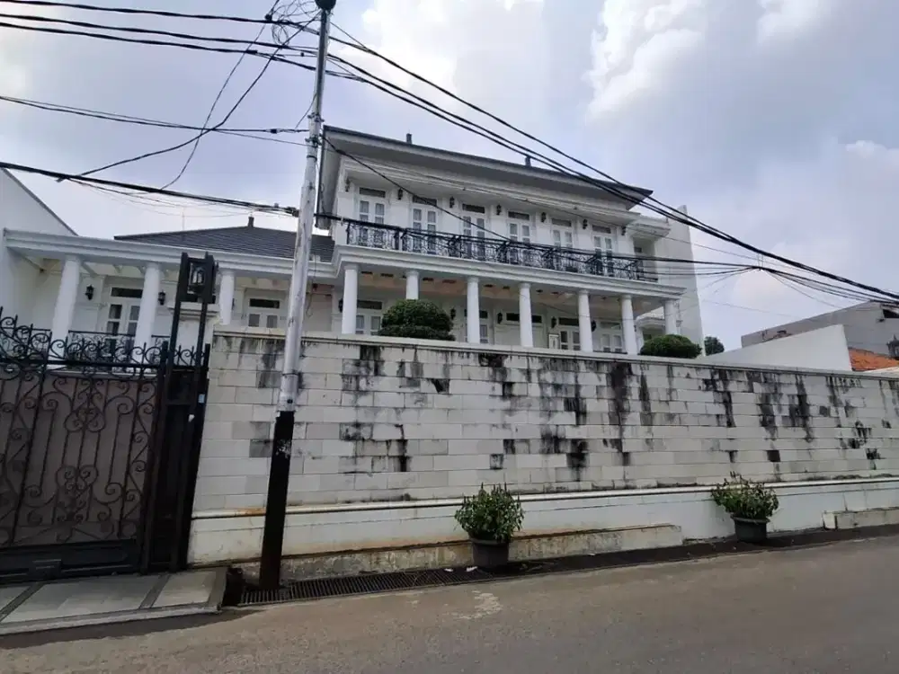 Rumah 3 Lantai di Gandaria Selatan, Hanya 8 Menit Ke Tol Pondok Pinang