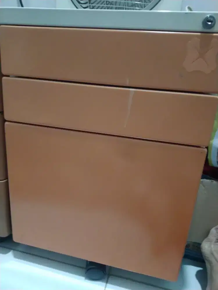 Container laci serbaguna