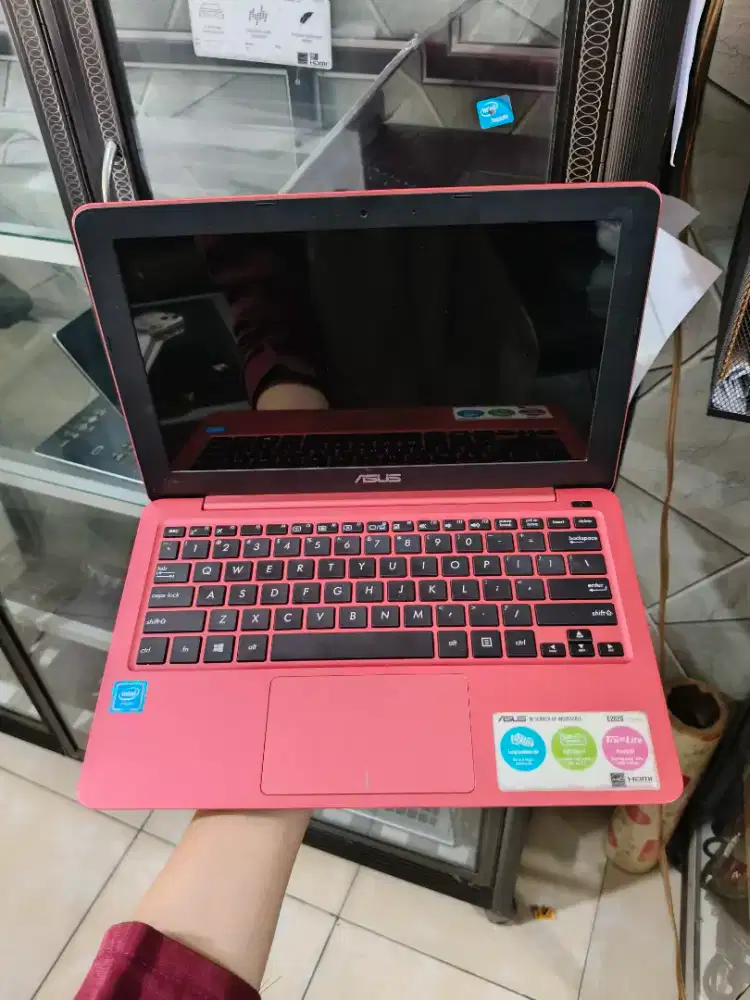 Nb Asus e202s, Celeron, ringan