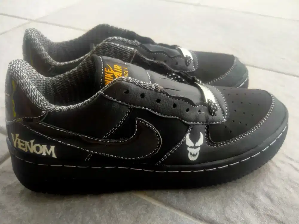 Nike Air Force 1 Low Venom Black sz 40