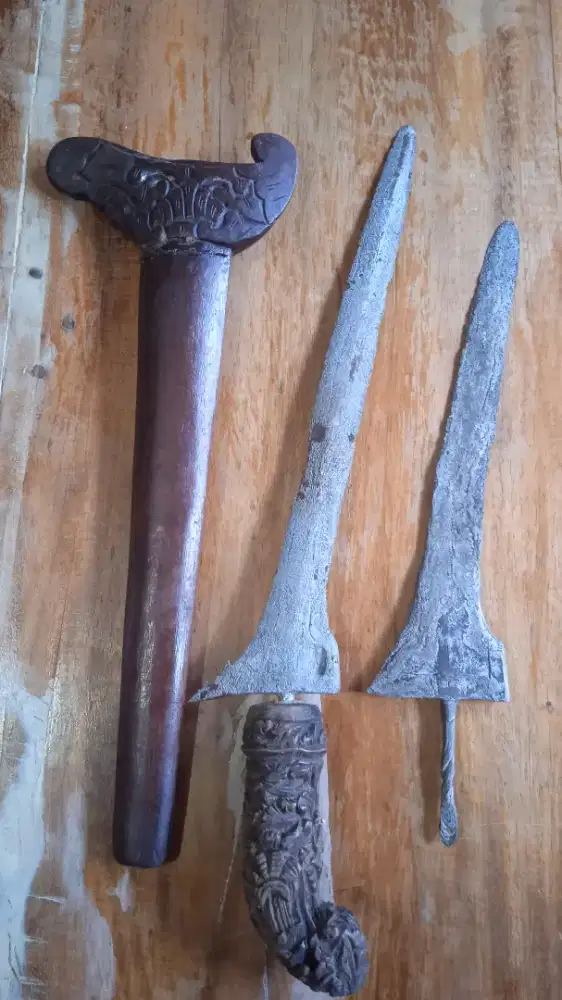 Dua keris pusaka ampuh