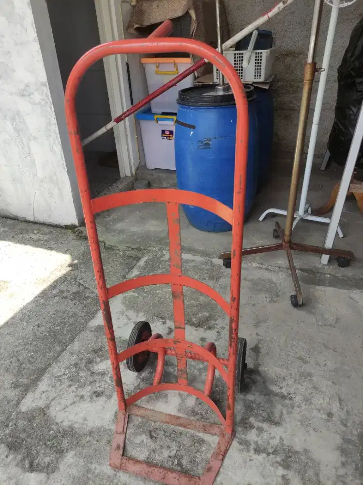 Troly besi untuk galon