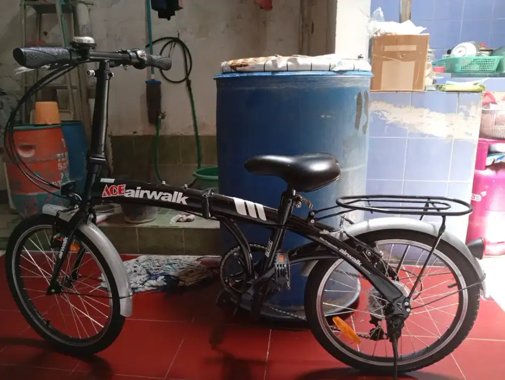 Sepeda lipat merk Ace airwalk