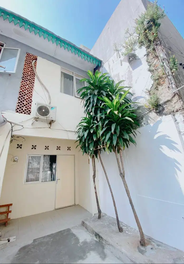 Disewakan rumah mungil 2 tingkat, ukuran kurang lebih 36m2.