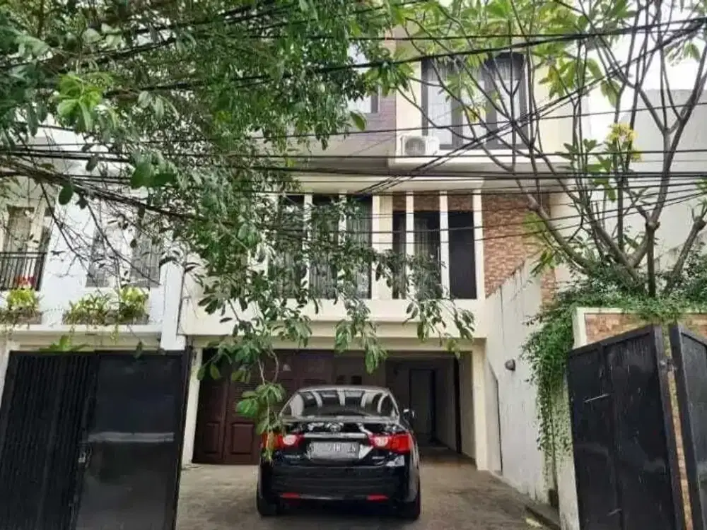 Rumah Megah 3 Lantai Full Furnished di Tebet Jakarta Selatan
